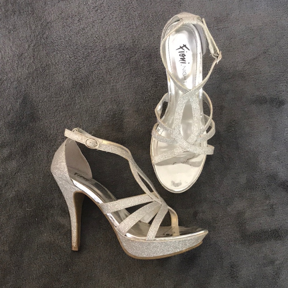 Fioni Night Sparkly Silver Heels (Size 8)